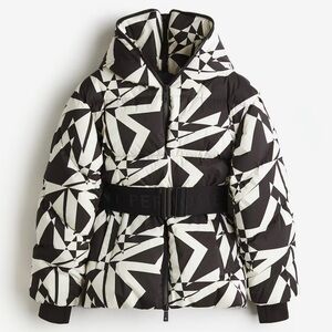 Perfect Moment x H&M Women's Puffer Jacket
NEW WITH TAG
LIMITED EDITION